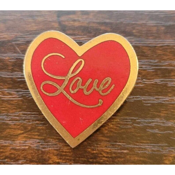 A.G.C Cleveland red enamel Love heart brooch in gold tone metal - Picture 1 of 3